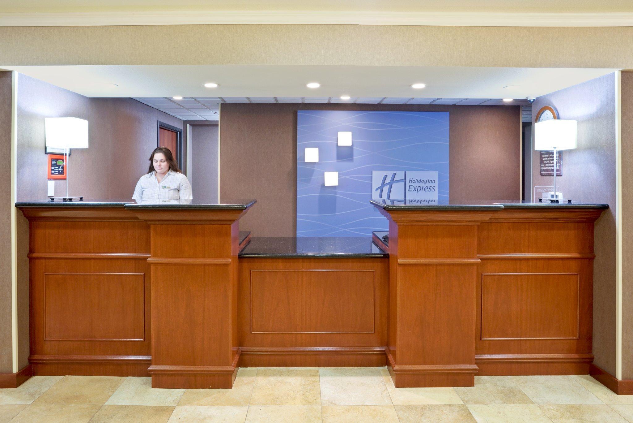Hampton Inn & Suites タイガード エクステリア 写真