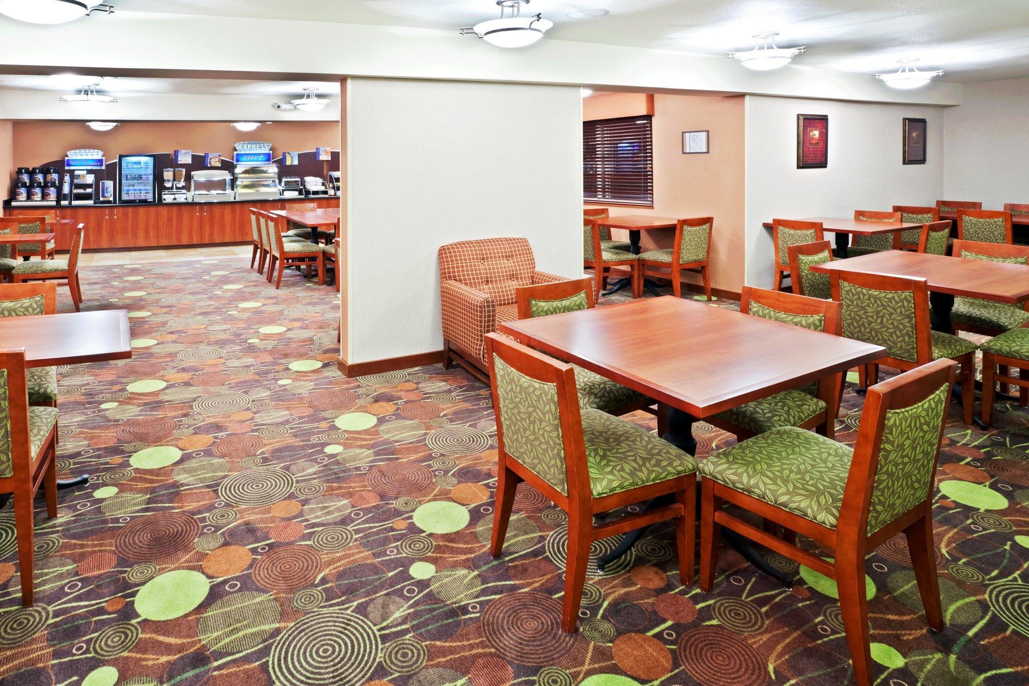Hampton Inn & Suites タイガード エクステリア 写真