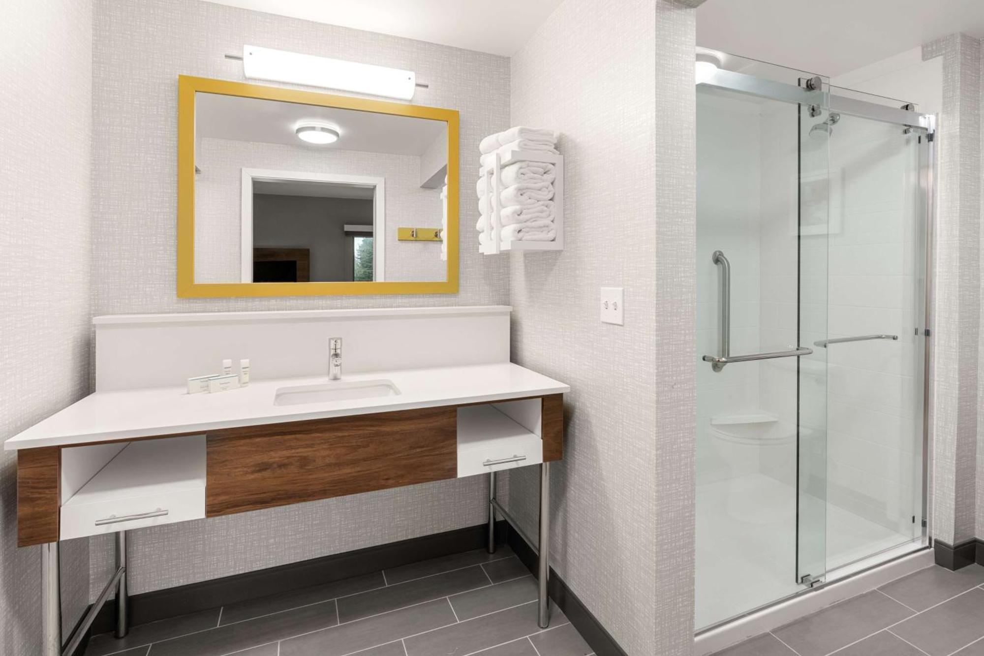 Hampton Inn & Suites タイガード エクステリア 写真