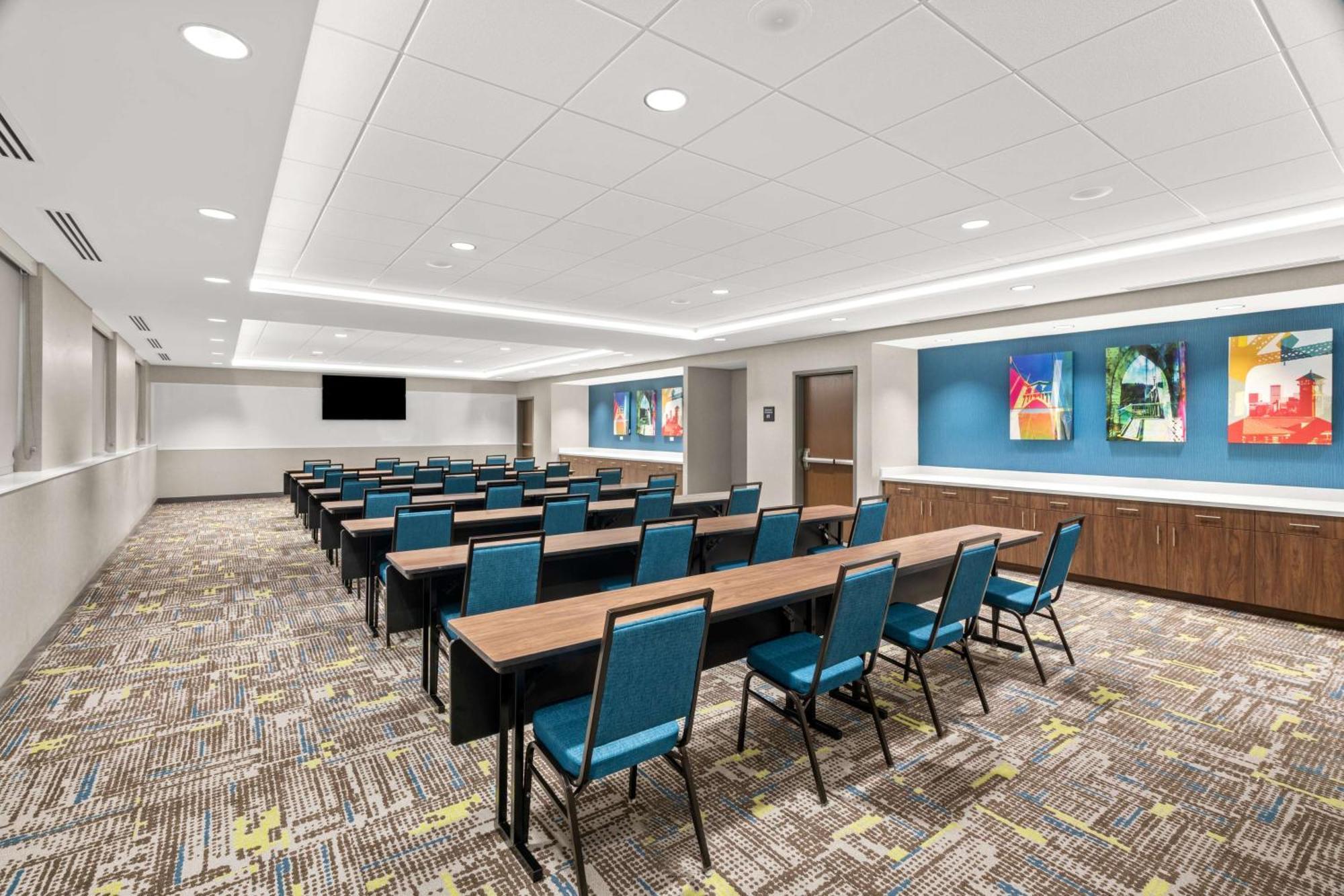 Hampton Inn & Suites タイガード エクステリア 写真